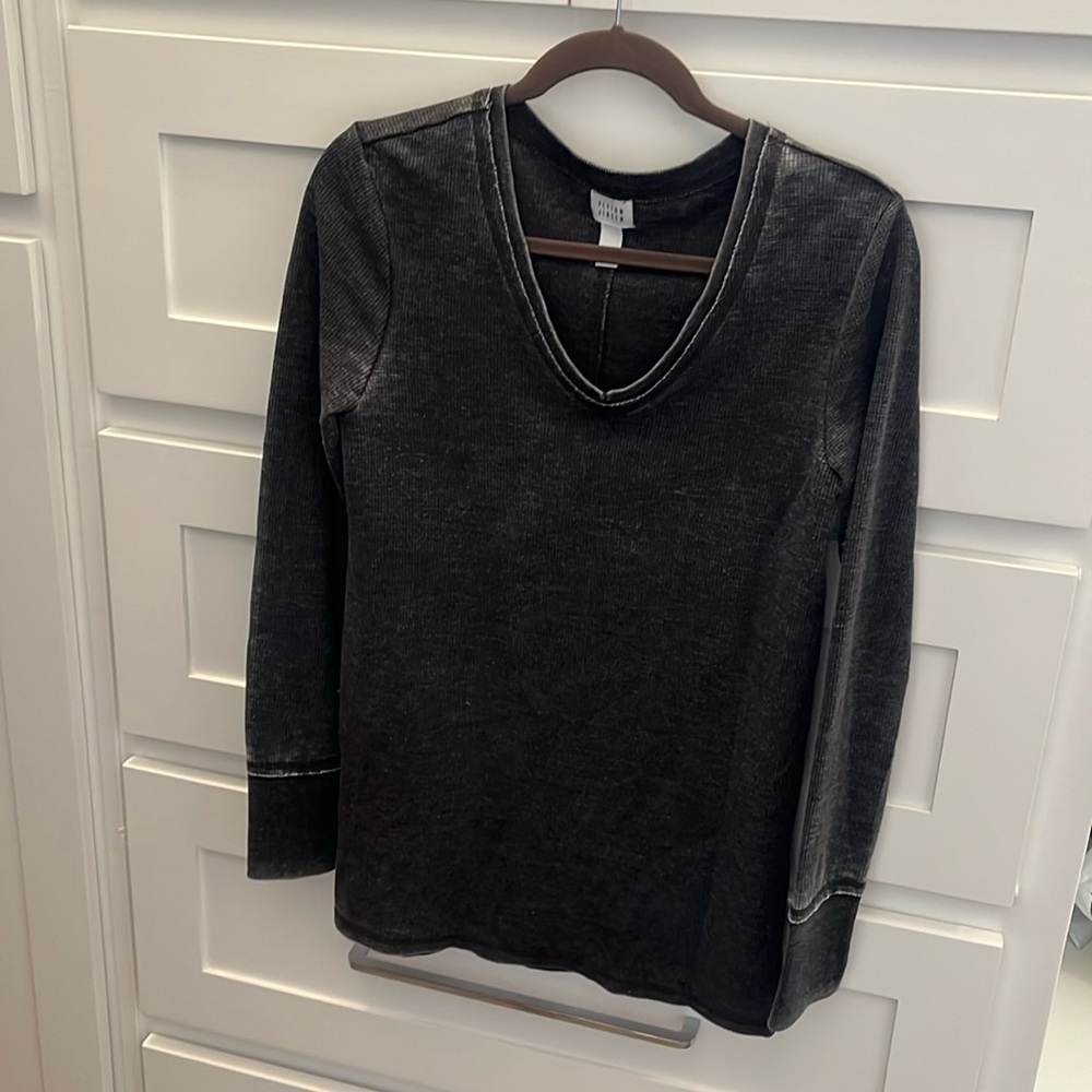 Peyton Jensen acid wash black long sleeve shirt size small